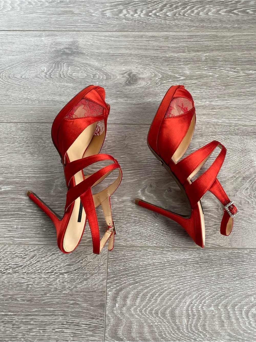 Size 37.5 Beautiful Great condition Shiatzy Chen Red heels